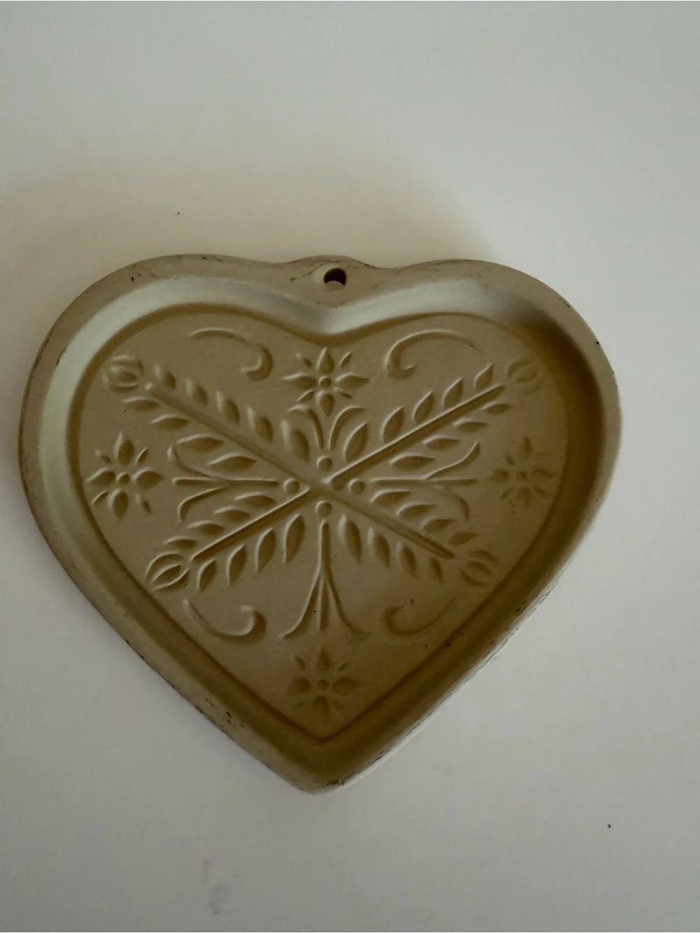 Pampered Chef 2000 “Anniversary Heart” stoneware cookie mold